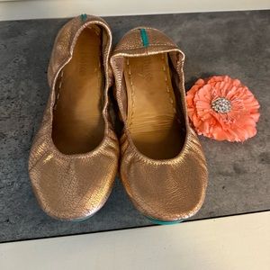 Tieks 9 Rose Gold Glam. GUC Heel and Toe Scuffs and sole darkening. Flower incl